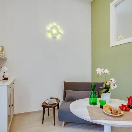 Guesthost - Madame Fully Equipped Apartament Bari