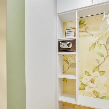 Guesthost - Madame Fully Equipped Apartament *