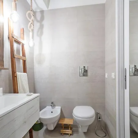 Guesthost - Madame Fully Equipped Apartamento