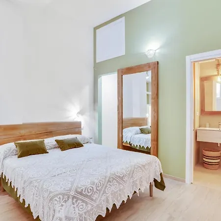 Guesthost - Madame Fully Equipped *