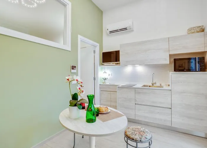 Guesthost - Madame Fully Equipped Appartamento Bari