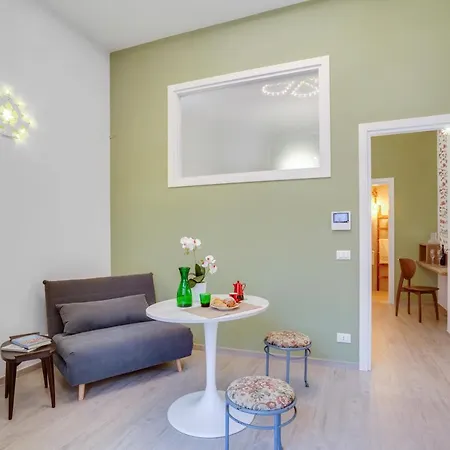 Guesthost - Madame Fully Equipped