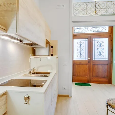 Guesthost - Madame Fully Equipped דירה