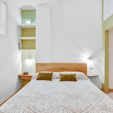 Guesthost - Madame Fully Equipped * בארי