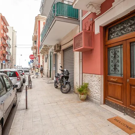 Guesthost - Madame Fully Equipped *