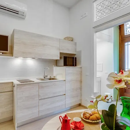 Madame Bari' In The Heart Of Apartment Bari
