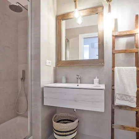 Guesthost - Madame Fully Equipped * בארי