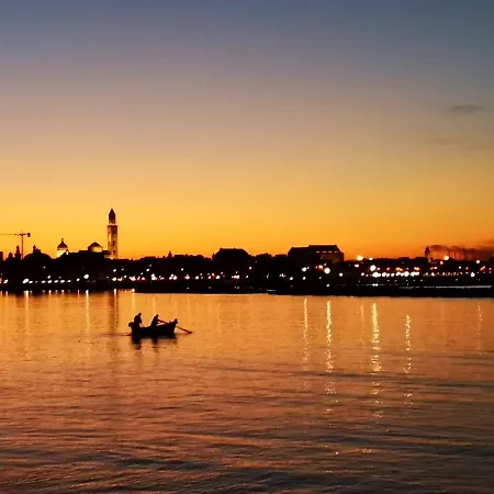 Guesthost - Madame Fully Equipped דירה *